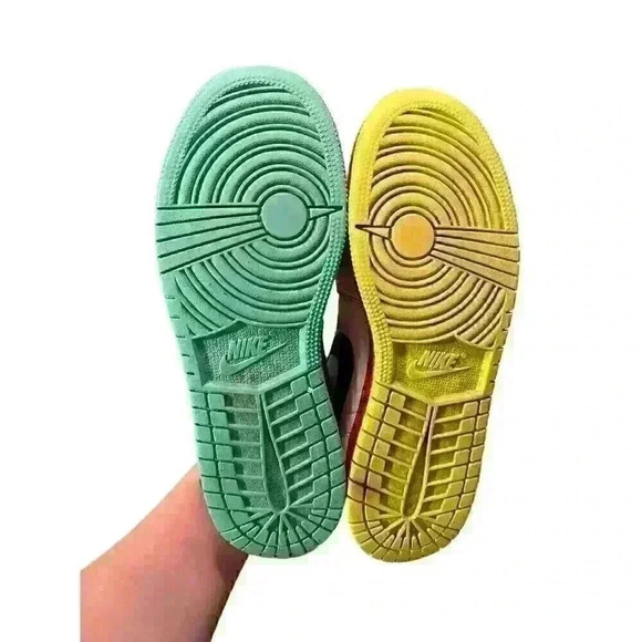 Nike Air Jordan 1 Low GS "Grades" Kid's 6 Youth Multi-Color Sneaker Runs Large - Picture 9 of 11